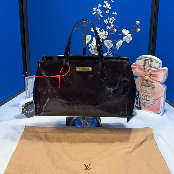 Louis Vuitton Wilshire PM Vernis Tote with Gold Hardware - Picture 1 of 16
